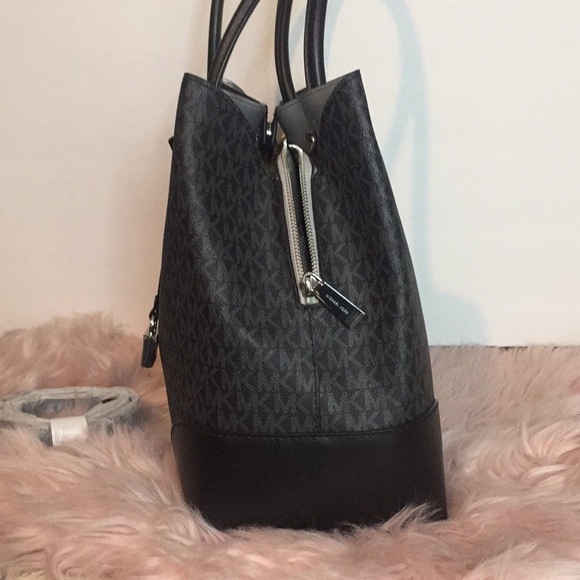Michael Kors Mercer Gallery Snap Large Black Leather Tote - Picture 6 of 17